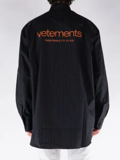 VETEMENTS Camicie<CAMICIA A RIGA CON TASCA Bianco, Nero, Rosso