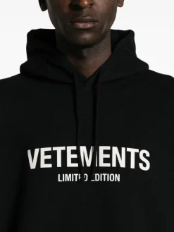 VETEMENTS. Felpe<FELPA HOODIE LIMITED EDITION Bianco, Nero