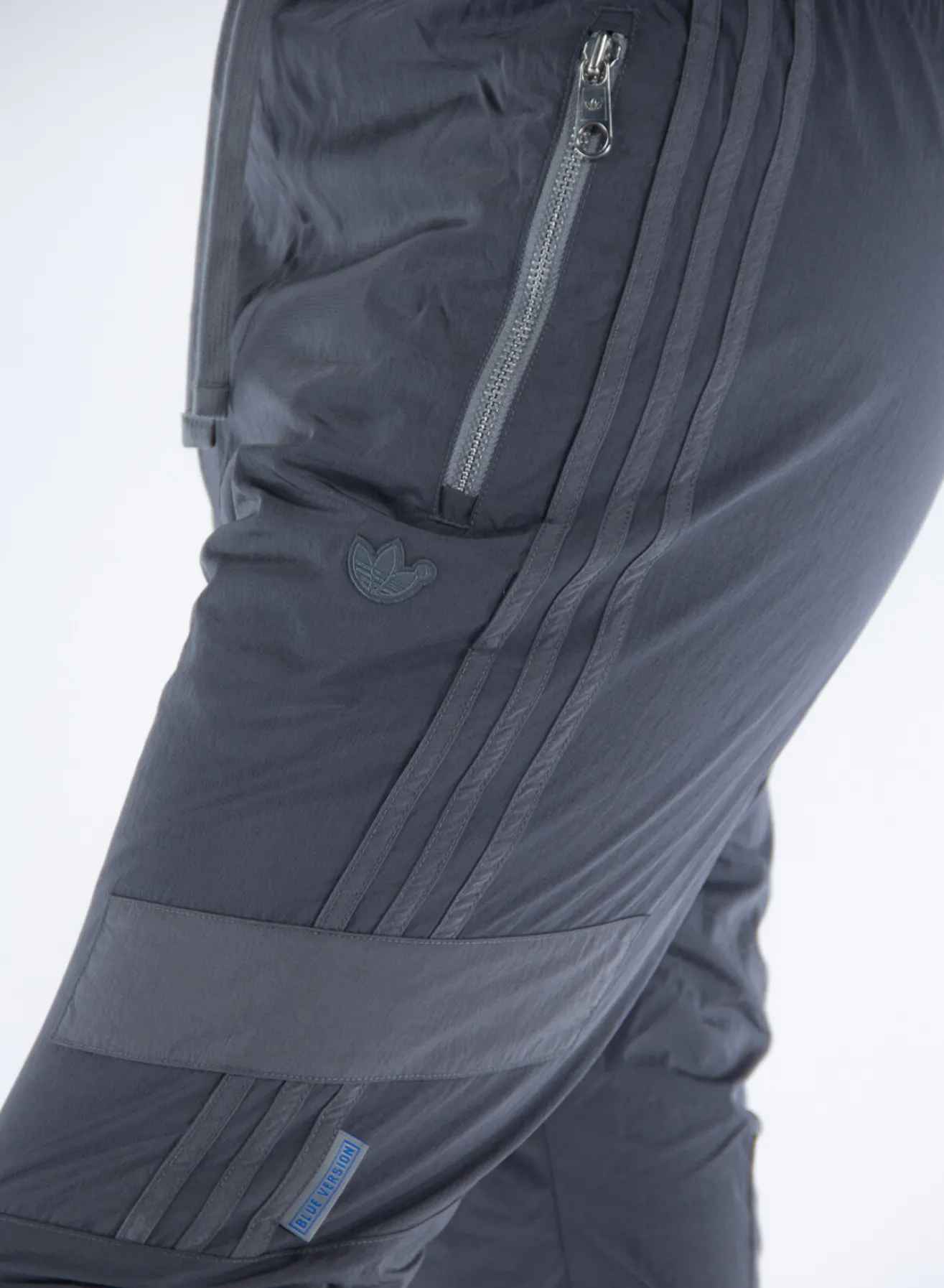ADIDAS Pantaloni<PANTALONE TRACK PANTS BLUE VERSION SILVER Grigio
