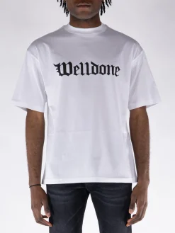 WE11DONE. T-Shirt<T-SHIRT GOTHIC LOGO PRINT Bianco, Nero