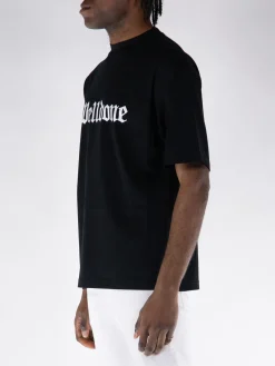 WE11DONE. T-Shirt<T-SHIRT GOTHIC LOGO PRINT Bianco, Nero